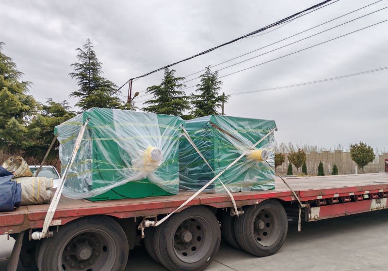 2台（tái）630kw/10kv高壓電機發往港口，準備出口