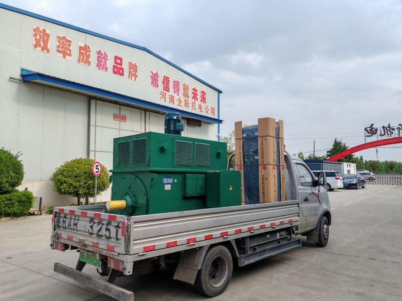 鑽井隊630kw-6變頻電機和800kw變（biàn）頻櫃（guì）裝車發貨（huò）