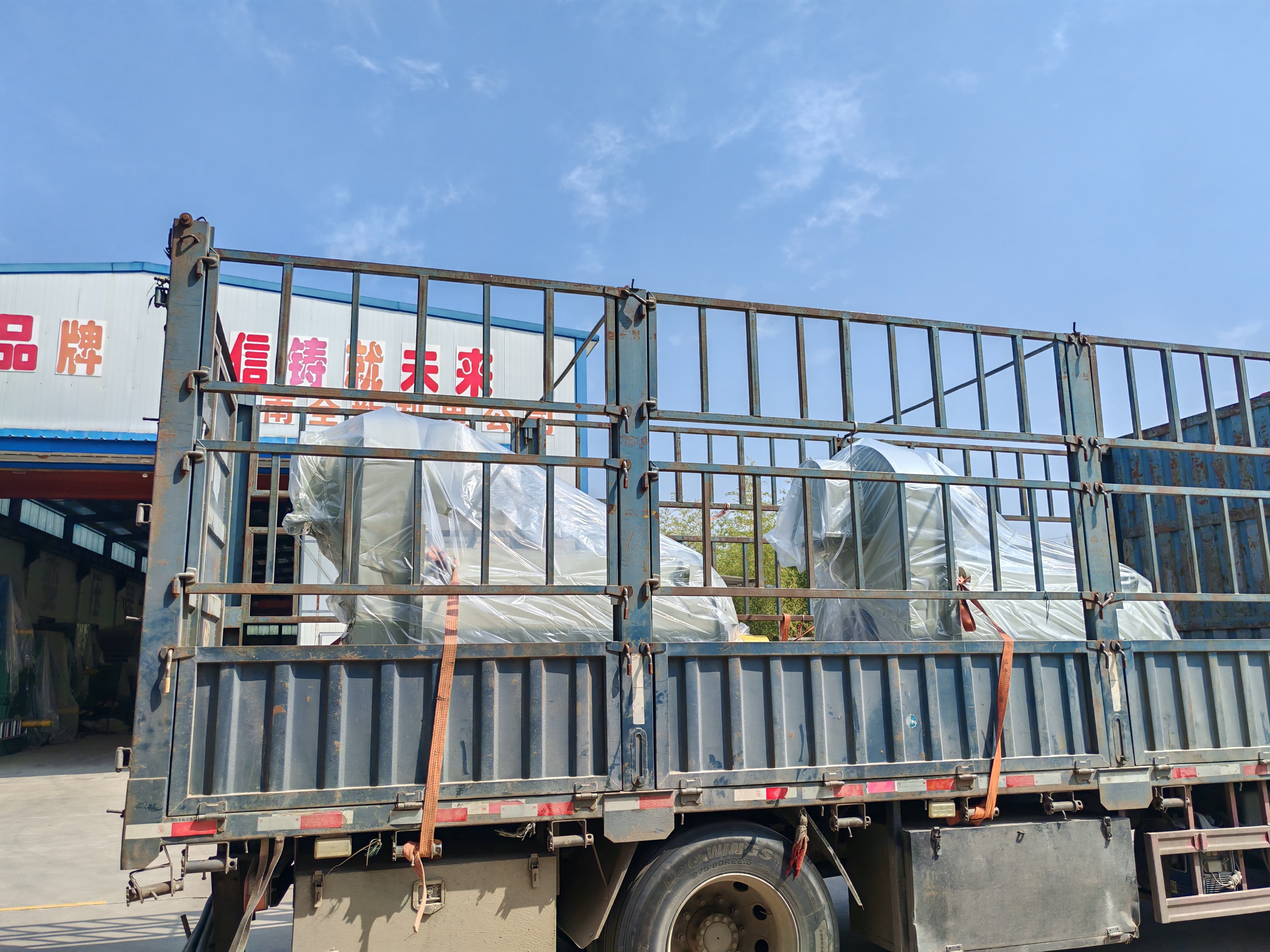 兩台正壓防（fáng）爆電機發貨